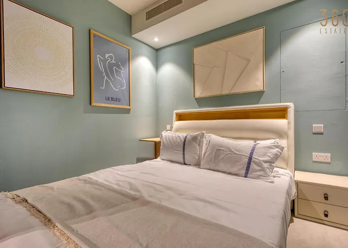 Official Mercury 2br Designer With Wifi And Ac *