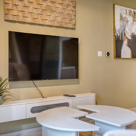 Daire Official Mercury 2br Designer With Wifi And Ac Saint Julian's