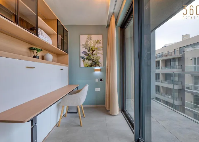 Official Mercury 2br Designer With Wifi And Ac * St. Julian's