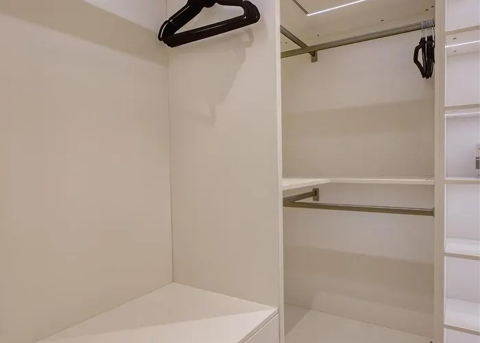 Official Mercury 2br Designer With Wifi And Ac Saint Julian's